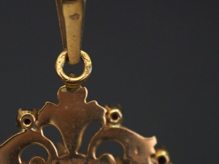 Pendentif porte-photo Napoléon III en or jaune, serti de perles blanch