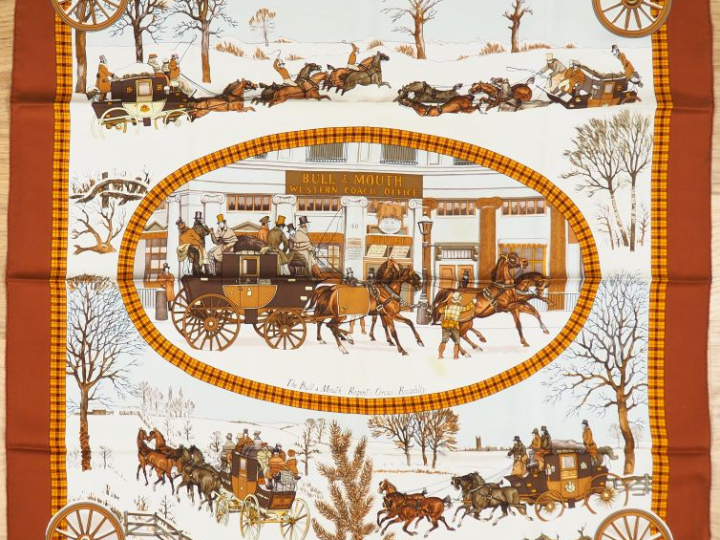 HERMES Carré en soie "L'Hiver en Poste", dans sa boîte. Signé Ledoux. 