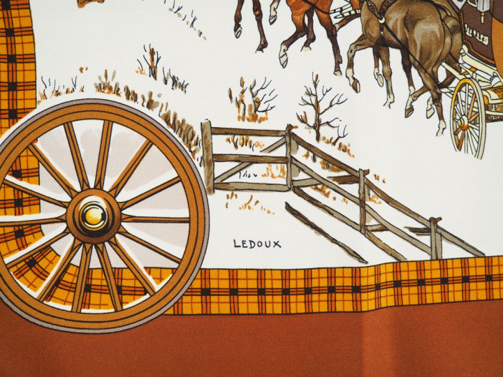 HERMES Carré en soie "L'Hiver en Poste", dans sa boîte. Signé Ledoux. 