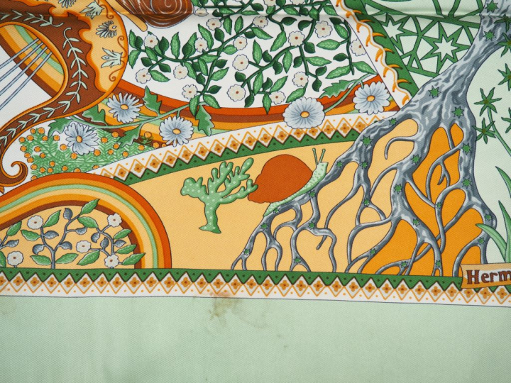 HERMES Carré en soie "Axis Mundi", dans sa boîte. Signé Henry C. (Quel