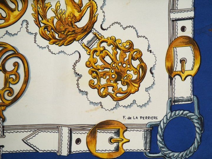 HERMES Carré en soie "Cuivreries", dans sa boîte. Signé F. de la Perri