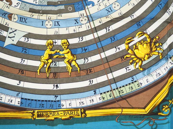 HERMES Carré en soie "Dies et Hore", dans sa boîte. Signé F.Faconnet. 