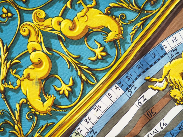 HERMES Carré en soie "Dies et Hore", dans sa boîte. Signé F.Faconnet. 