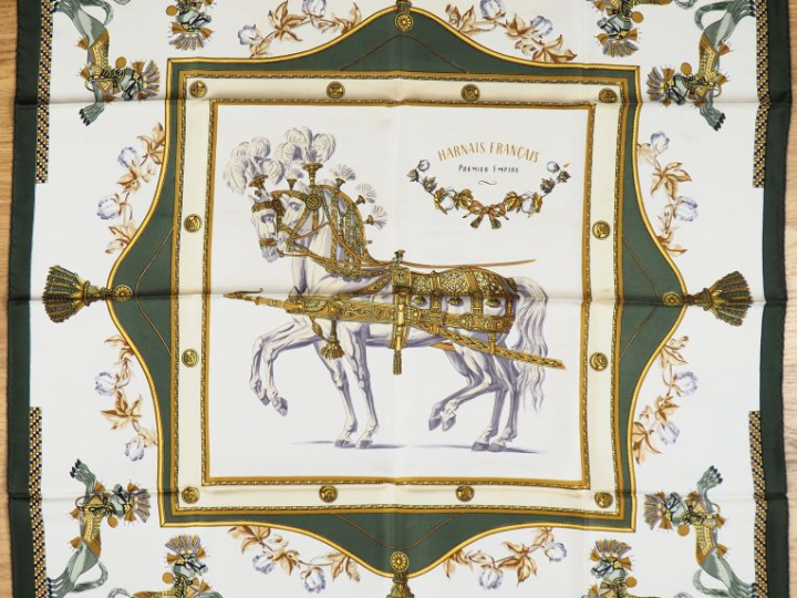 HERMES Carré en soie " Harnais Français Premier Empire", dans sa boîte