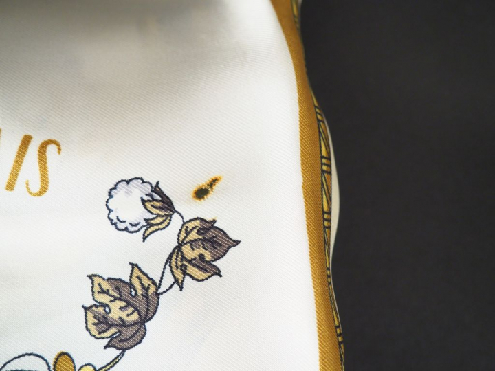 HERMES Carré en soie " Harnais Français Premier Empire", dans sa boîte