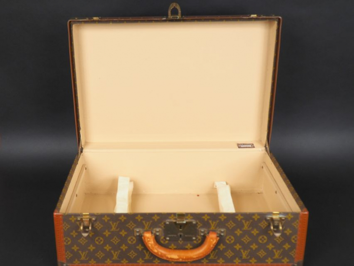 LOUIS VUITTON Valise Alzer Loziné. Modèle rigide avec toile monogrammé