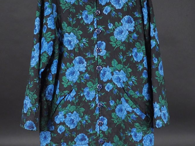 YVES SAINT LAURENT  Veste à col rond, à décor de roses bleues sur fond