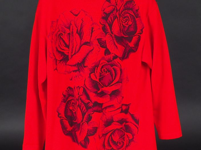 ESCADA by Margaretha Ley.  Cardigan rouge à col, en laine vierge, à dé