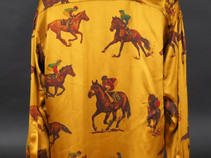 ESCADA by Margaretha Ley.  Chemise à col rond, en soie, à décor de joc