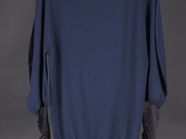 RED VALENTINO Tunique bleue en laine mérinos extrafine. Extremité des 