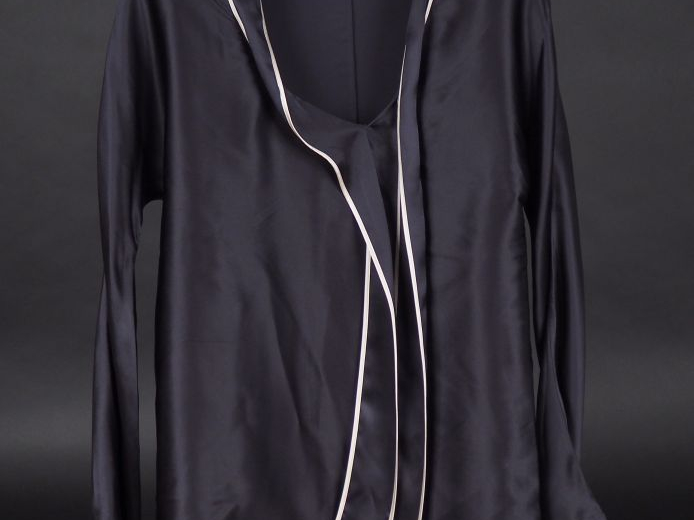 VALENTINO Chemisier noir en soie.