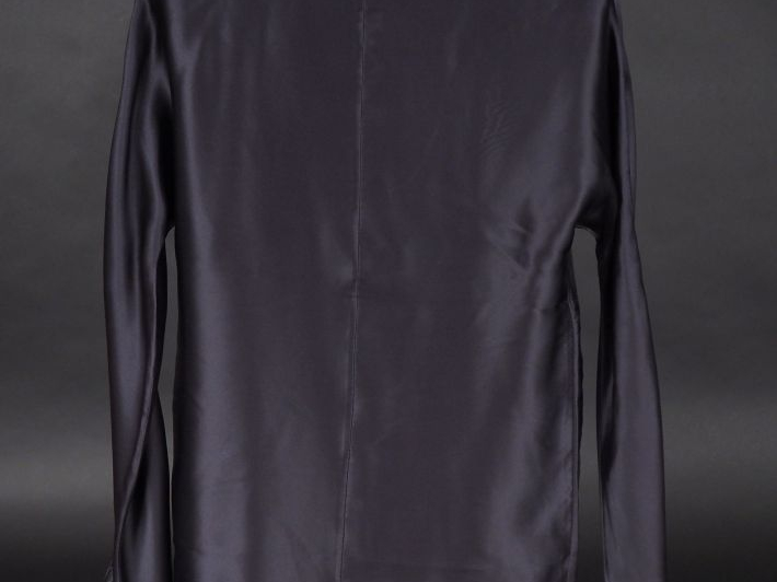 VALENTINO Chemisier noir en soie.