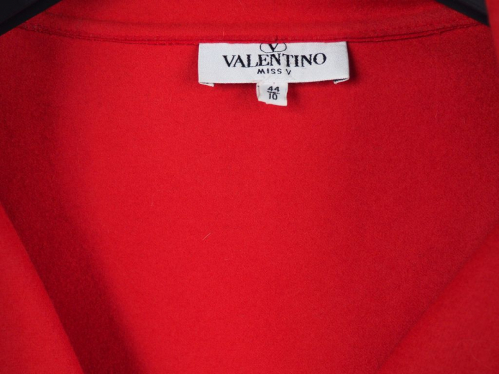 VALENTINO Fine veste à col rouge en laine (80%) et cachemire (20%).  T