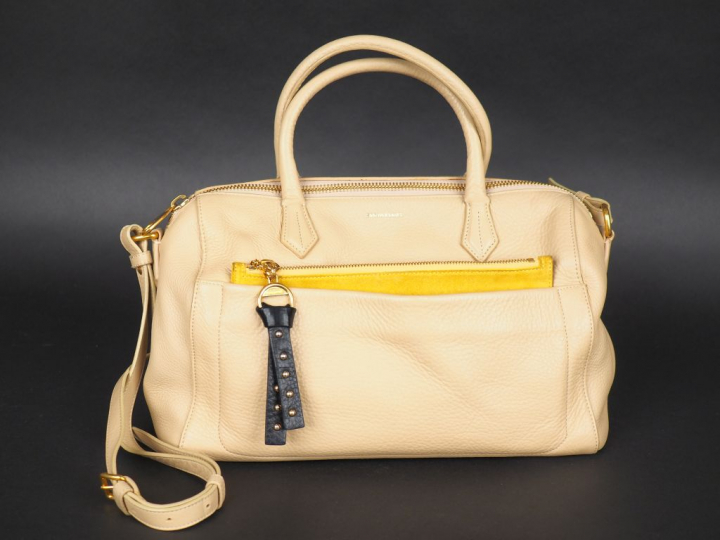 SONIA RYKIEL Sac à main en cuir beige.  Une poche plaqué à l'extérieur