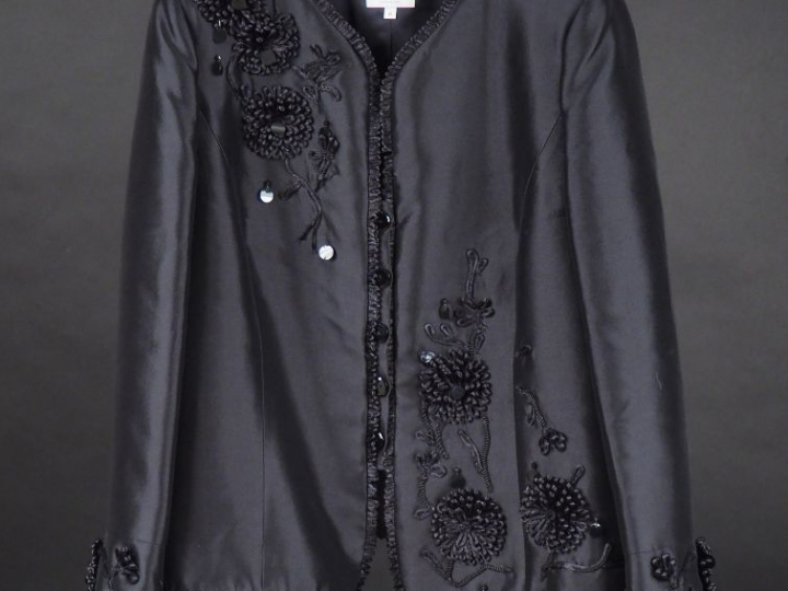 ARMANI COLLEZIONI Veste noire à col rond, à décor de broderies de fleu