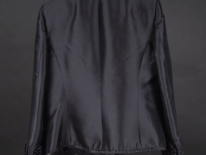 ARMANI COLLEZIONI Veste noire à col rond, à décor de broderies de fleu