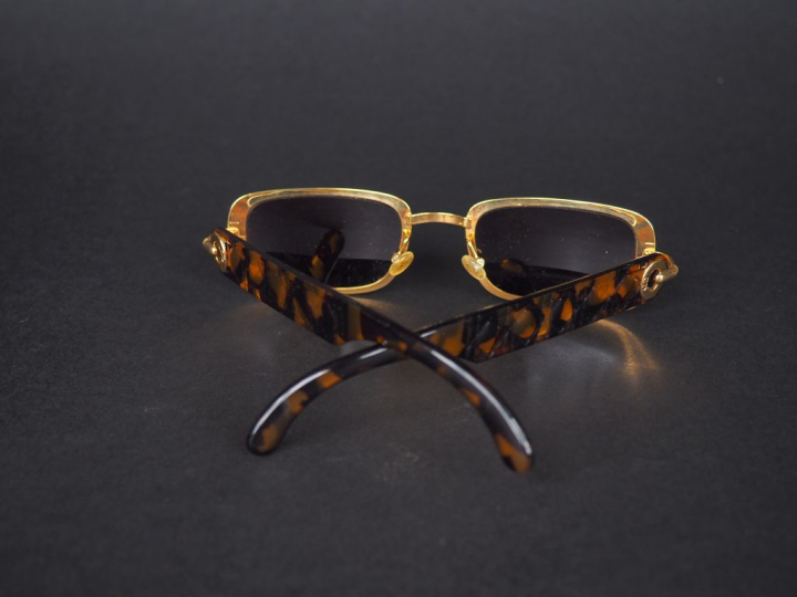 CHRISTIAN DIOR Paire de lunettes de soleil.