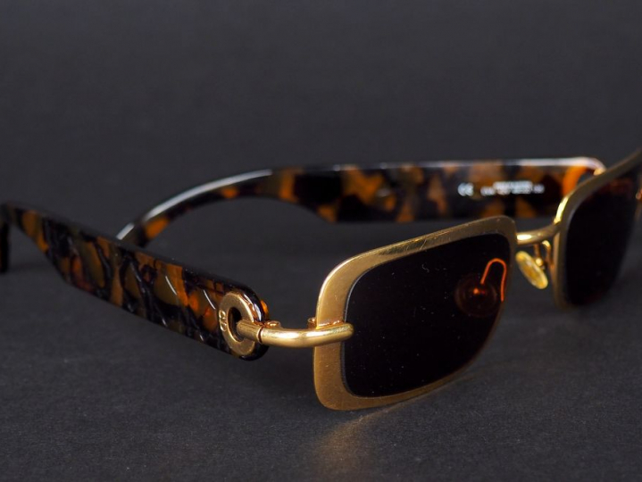 CHRISTIAN DIOR Paire de lunettes de soleil.