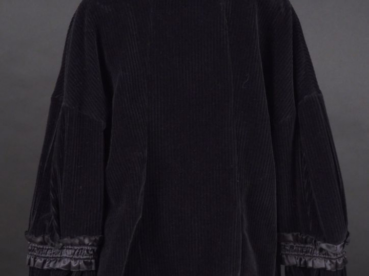 CHRISTIAN LACROIX Veste noire à col, en velours côtelé. Deux rangs de 