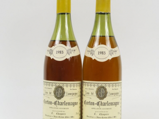 Vente aux enchères 2 BOUTEILLES CORTON CHARLEMAGNE GC DOMAINE LOUIS CHAPUIS - 1983 - 5 CM