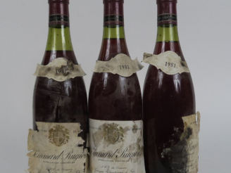 Vente aux enchères 3 BOUTEILLES POMMARD 'RUGIENS' GEORGES GLANTENAY - 1981 -1 à 2,5 CM/1 