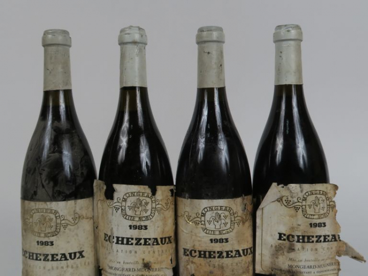 4 BOUTEILLES ECHEZEAUX MONGEARD MUGNERET - 1983 - 1 à 2,5 CM/EA