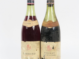 Vente aux enchères 2 BOUTEILLES THOMAS FRERES : 1 VOLNAY 'CLOS DE LA BARRE' 1963 8 CM/CAP