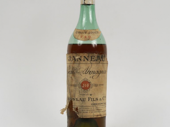1 VIEILLE BOUTEILLE GRAND ARMAGNAC JANNEAU V.S.O. - EA/NIVEAU BAS