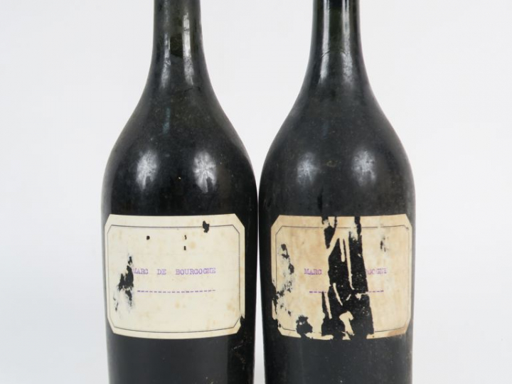 2 VIEILLES BOUTEILLES MARC DE BOURGOGNE - MISE PARTICULIÈRE