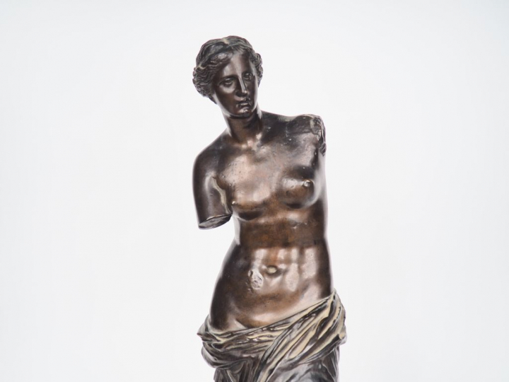 Sculpture XIXème en bronze à patine brune. "la Vénus de Milo" H. 66 cm