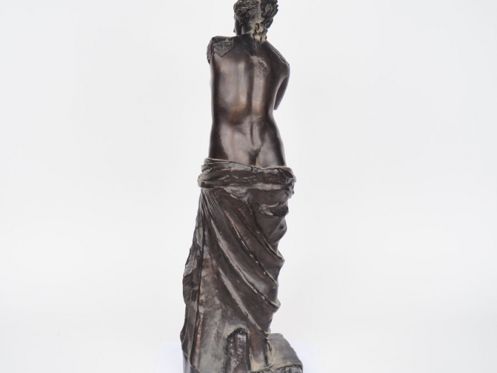 Sculpture XIXème en bronze à patine brune. "la Vénus de Milo" H. 66 cm