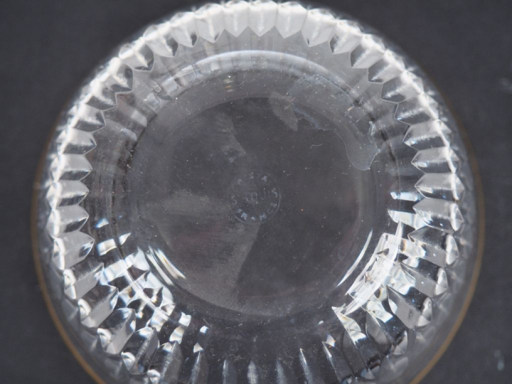 SAINT-LOUIS.  Service de verres en cristal comprenant : 13 flûtes 15 v