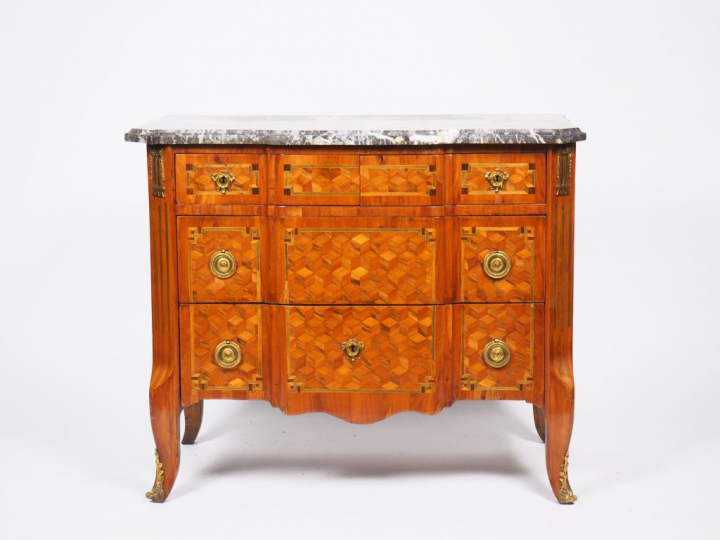 Commode Transition en marqueterie à décor de cubes, ouvrant à trois ti
