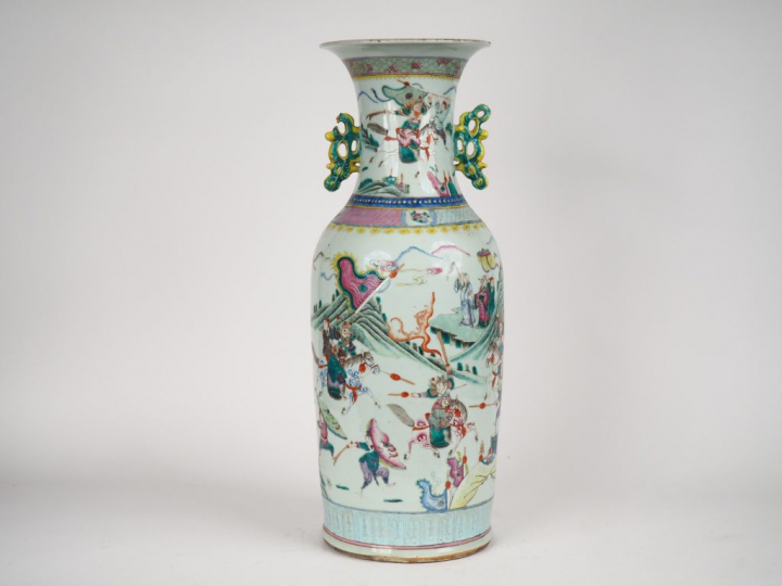 Chine, fin du XIXe siècle,  Grand vase balustre en porcelaine et émaux