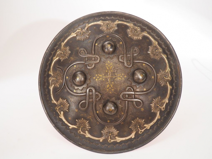 Inde, fin XIXe siècle, Petite rondache indienne "dhâl" en fer à quatre