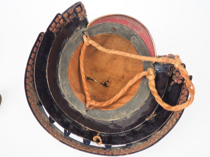 Japon, XVIIIème siècle, Casque de type hoshi-bachi kabuto à 44 lamelle