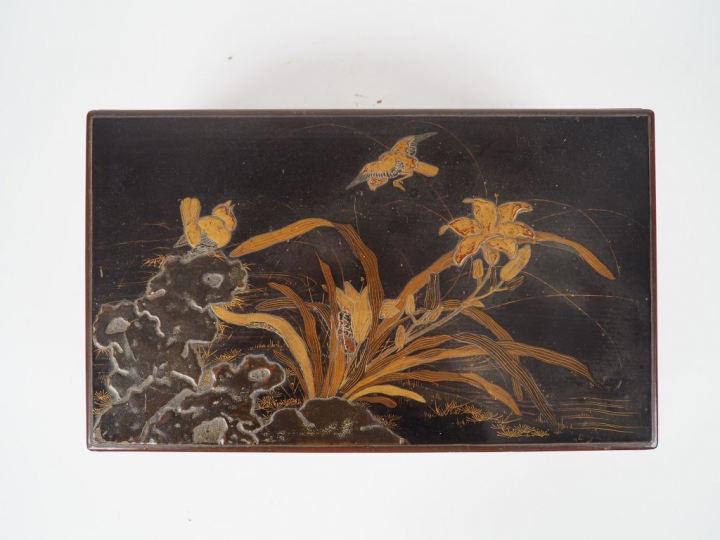 Japon, période Meiji,  Ecritoire de voyage en bois laqué, partiellemen