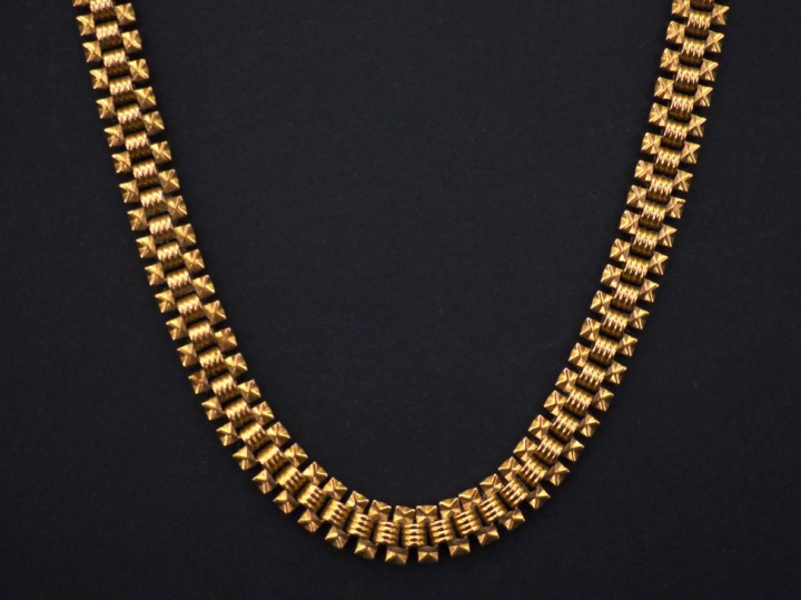 Collier souple en or jaune, maille articulé.  Long. 46 cm Poids. 18,53