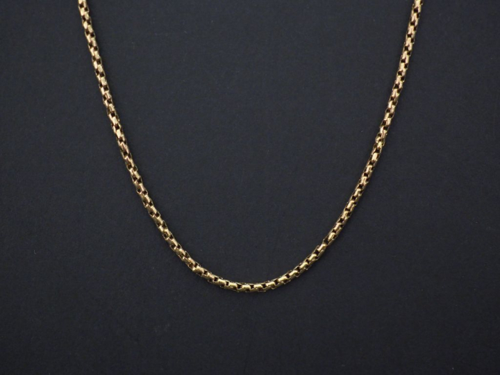 Chaine en or jaune, maille tube. Long. 53 cm Poids. 5,56 g (petites us