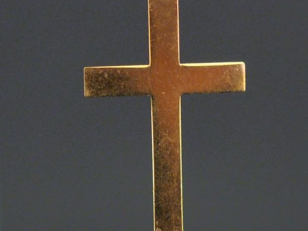 Pendentif en forme de croix en or jaune, à décor gravé d'une étoile en