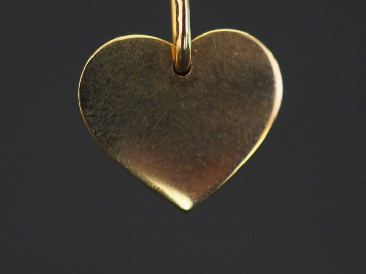 Pendentif en or jaune et pierre dure ou malachite en forme de cœur, se