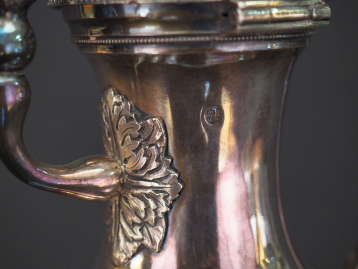 	Verseuse tripode Empire en argent, poinçon au Coq, bec verseur en for