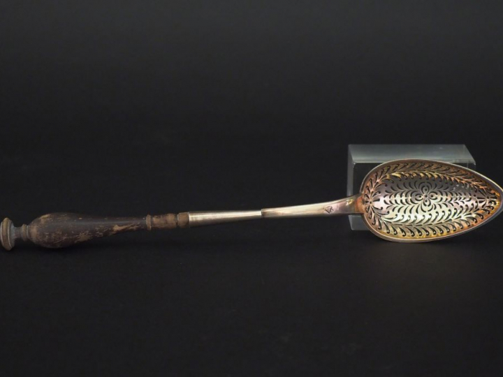 Cuillère à olives fin XVIIIème - début XIXème en argent, poinçon au Co