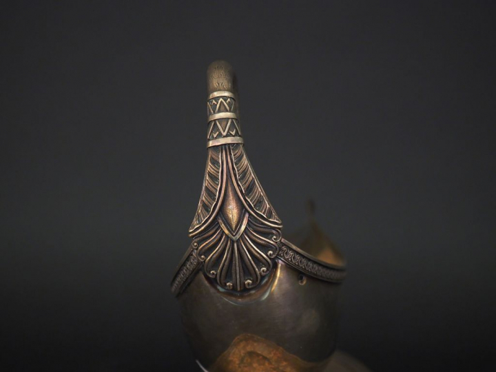 Saucière et son présentoir Restauration de style Empire en argent, poi