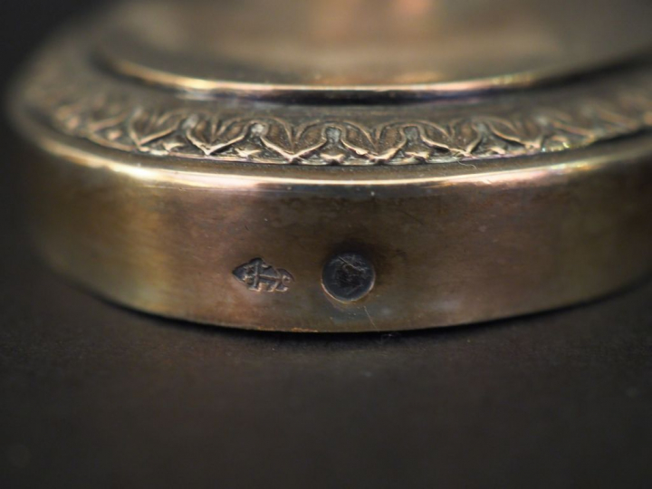 Saucière et son présentoir Restauration de style Empire en argent, poi