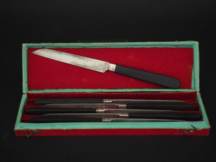 Suite de six couteaux à fruit Restauration, lame argent poinçon Vieill