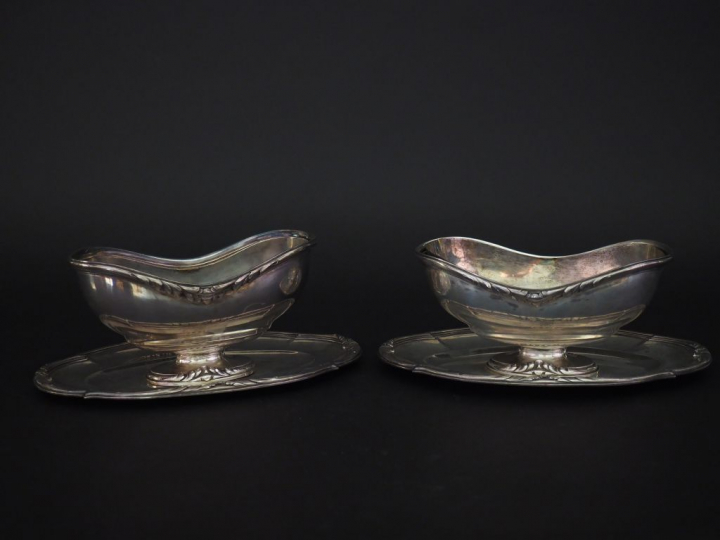 Paire de saucière de style Louis XV en argent, poinçon Minerve, à déco