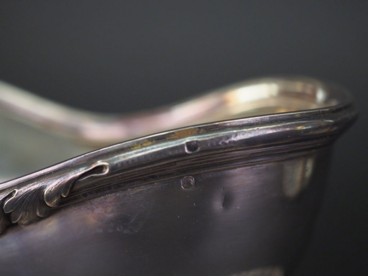 Paire de saucière de style Louis XV en argent, poinçon Minerve, à déco