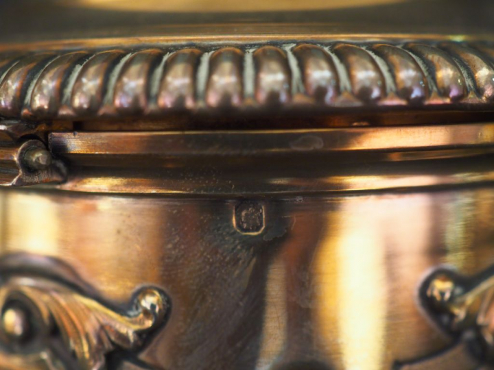 Chocolatière de style Louis XV en argent, poinçon Minerve, à décor de 