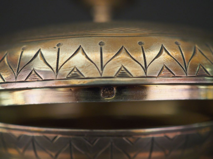 Sucrier en argent, poinçon Minerve, à décor de cartouche monogrammé su